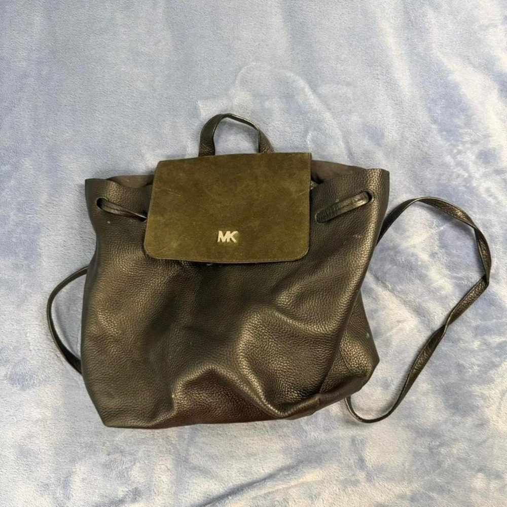 Michael KORS Junie Flap‎ Medium Backpack Black leather backpack